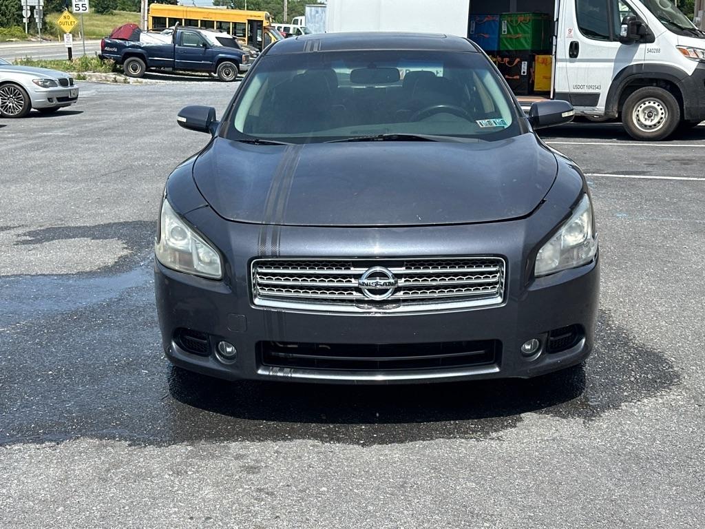 Nissan Maxima S 2010