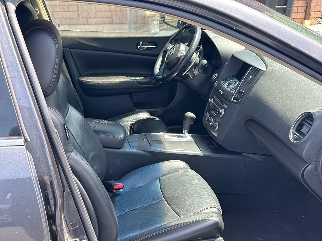 Nissan Maxima S 2010