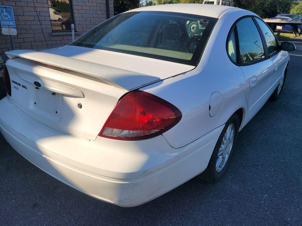 Ford Taurus SEL 2005