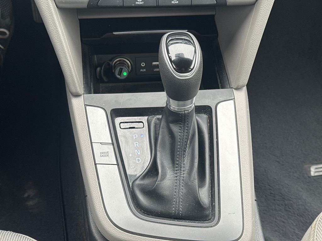 Hyundai Elantra Value Edition 6A 2017