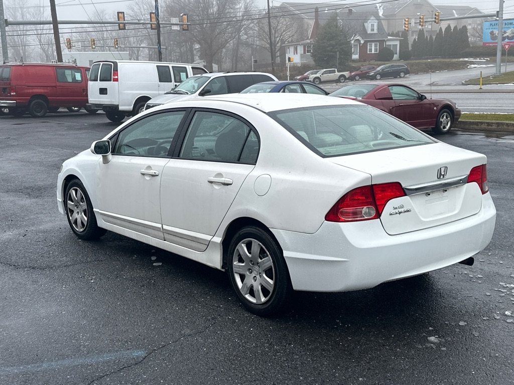 Honda Civic LX Sedan 5-Speed AT 2010