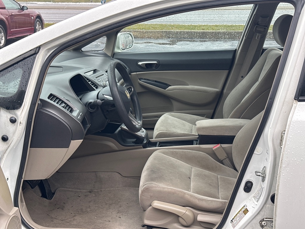 Honda Civic LX Sedan 5-Speed AT 2010