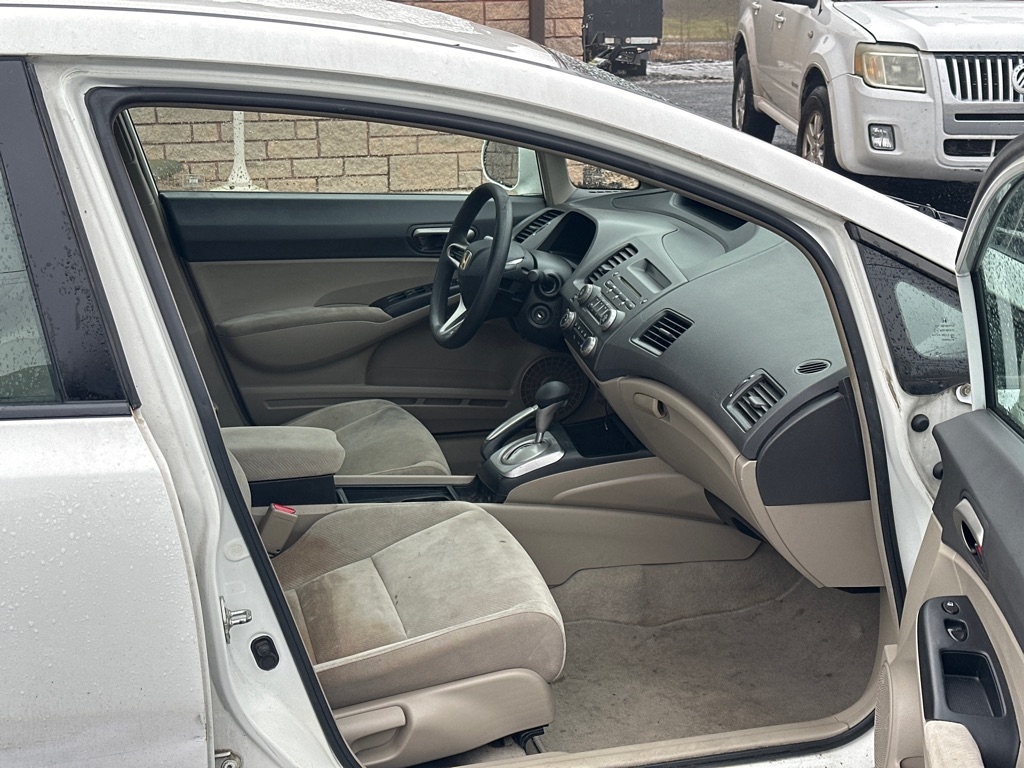 Honda Civic LX Sedan 5-Speed AT 2010