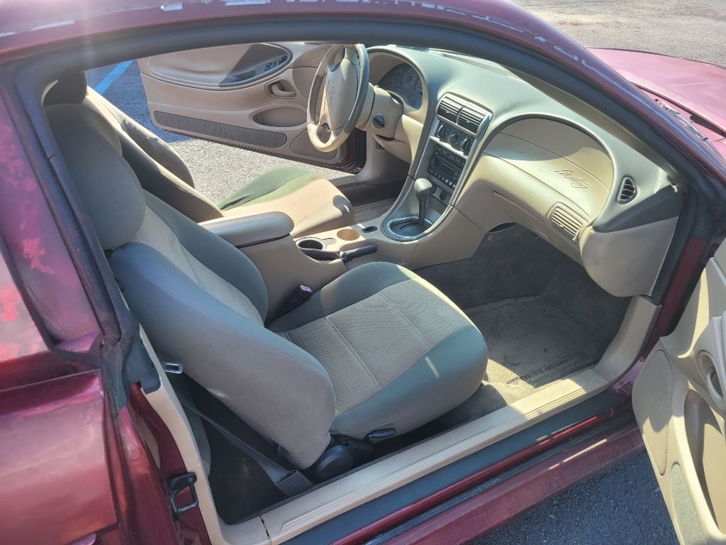 Ford Mustang Standard Coupe 2004