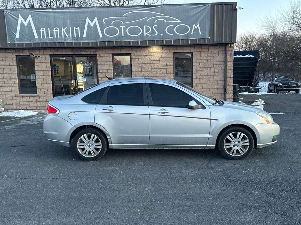 Ford Focus SEL Sedan 2010