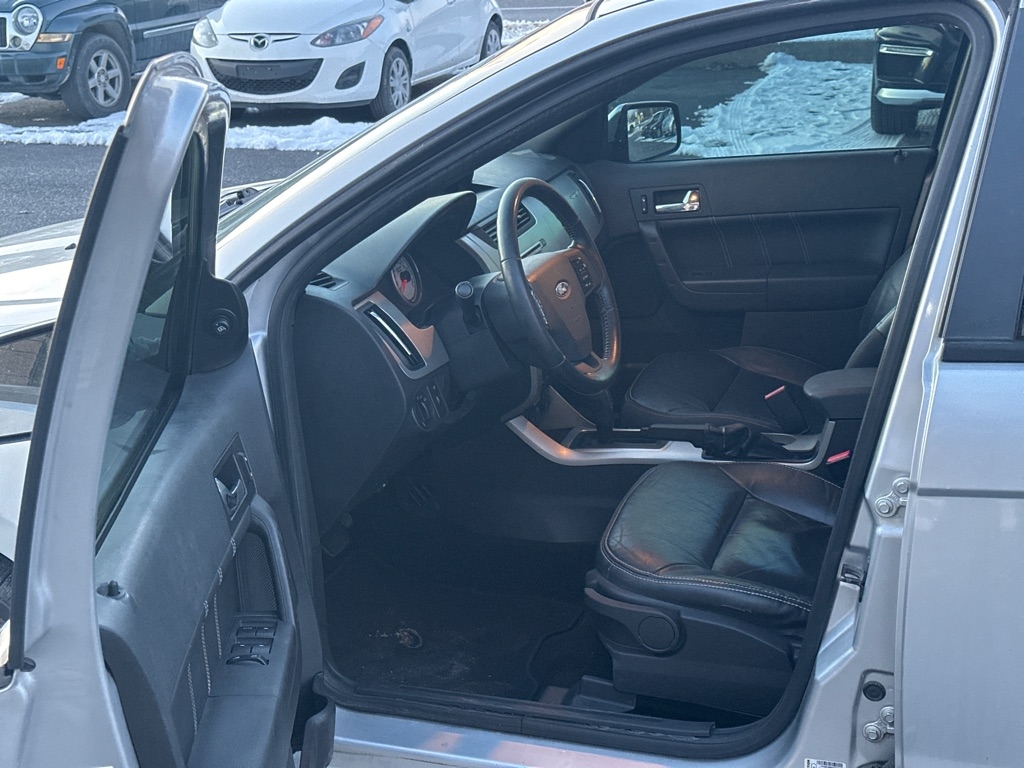 Ford Focus SEL Sedan 2010