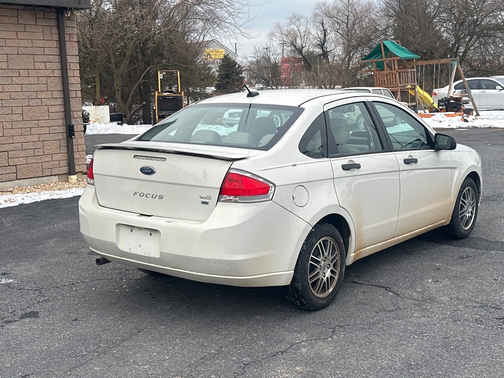 Ford Focus SE Sedan 2011