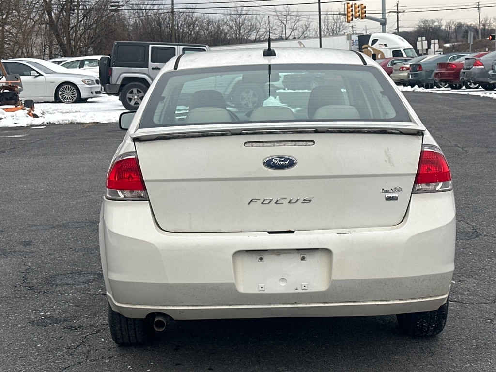 Ford Focus SE Sedan 2011