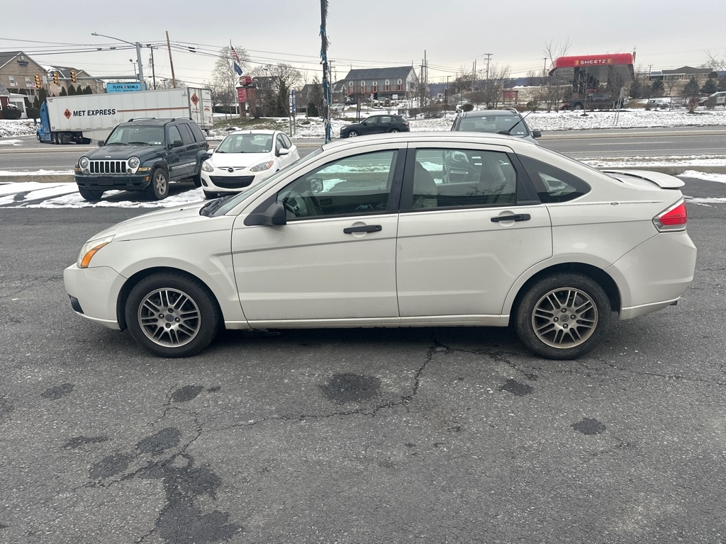 Ford Focus SE Sedan 2011