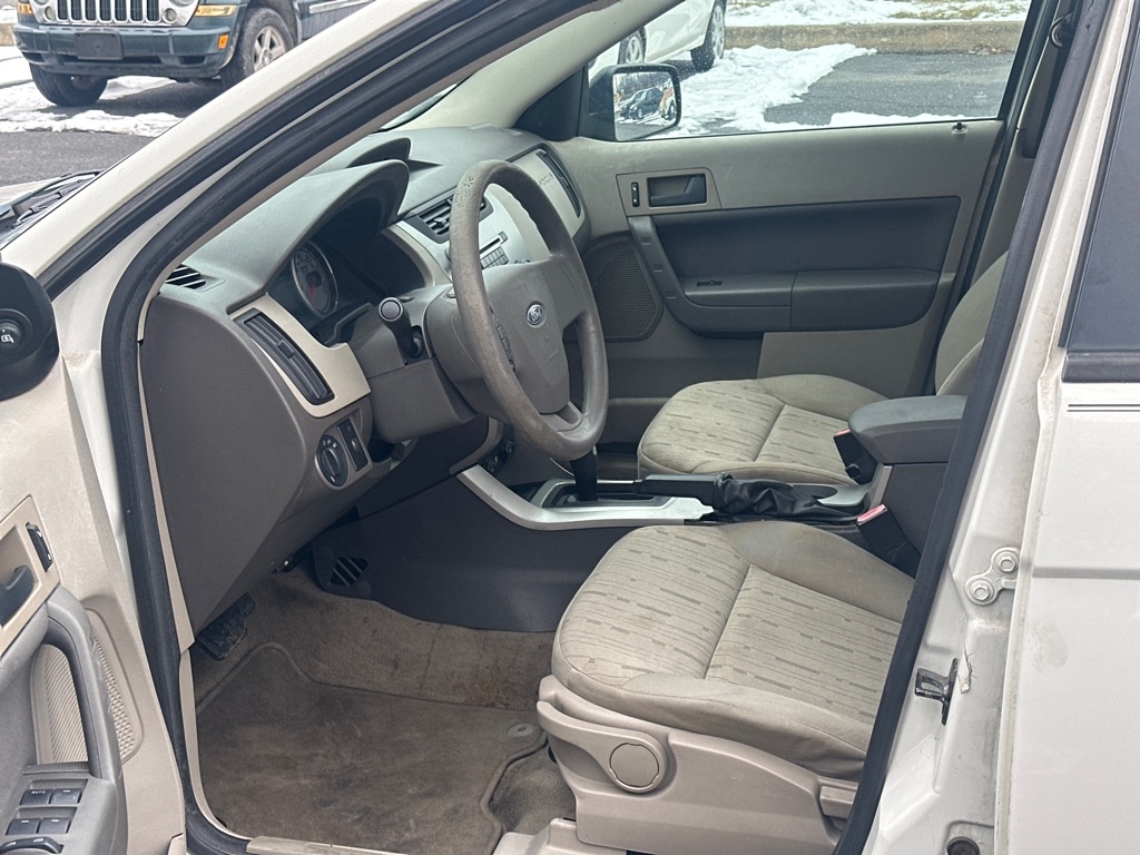 Ford Focus SE Sedan 2011