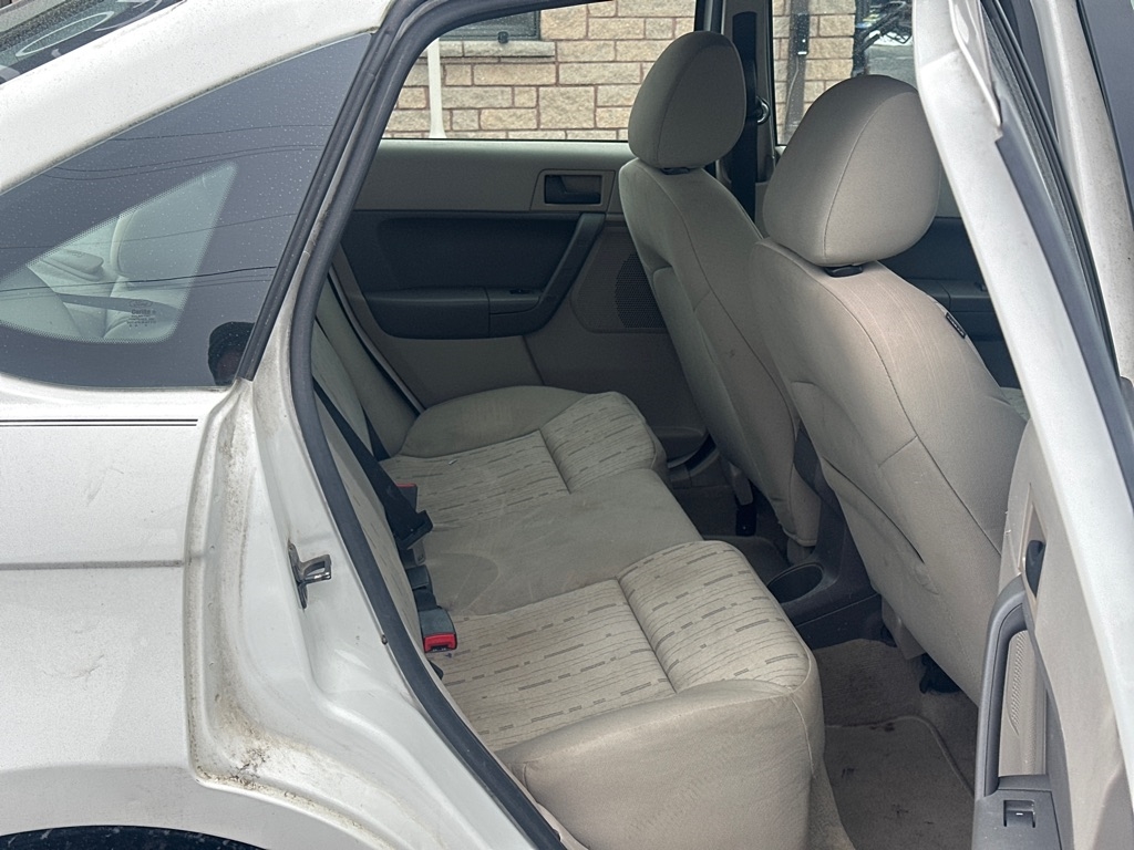 Ford Focus SE Sedan 2011