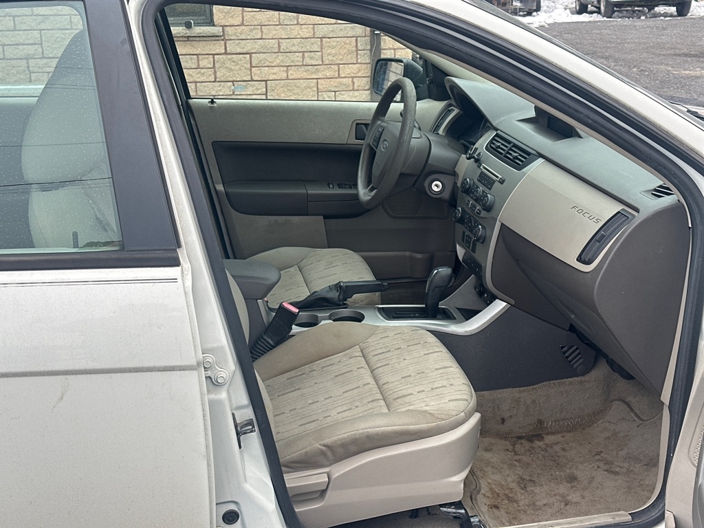 Ford Focus SE Sedan 2011