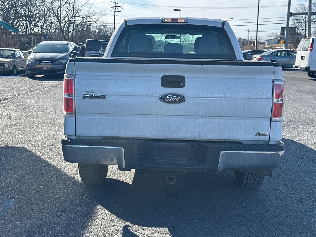 Ford F150 XL SuperCab 8-ft. Bed 2WD 2011