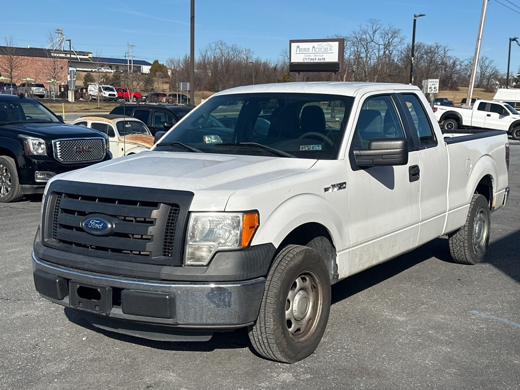 Ford F150 XL SuperCab 8-ft. Bed 2WD 2011