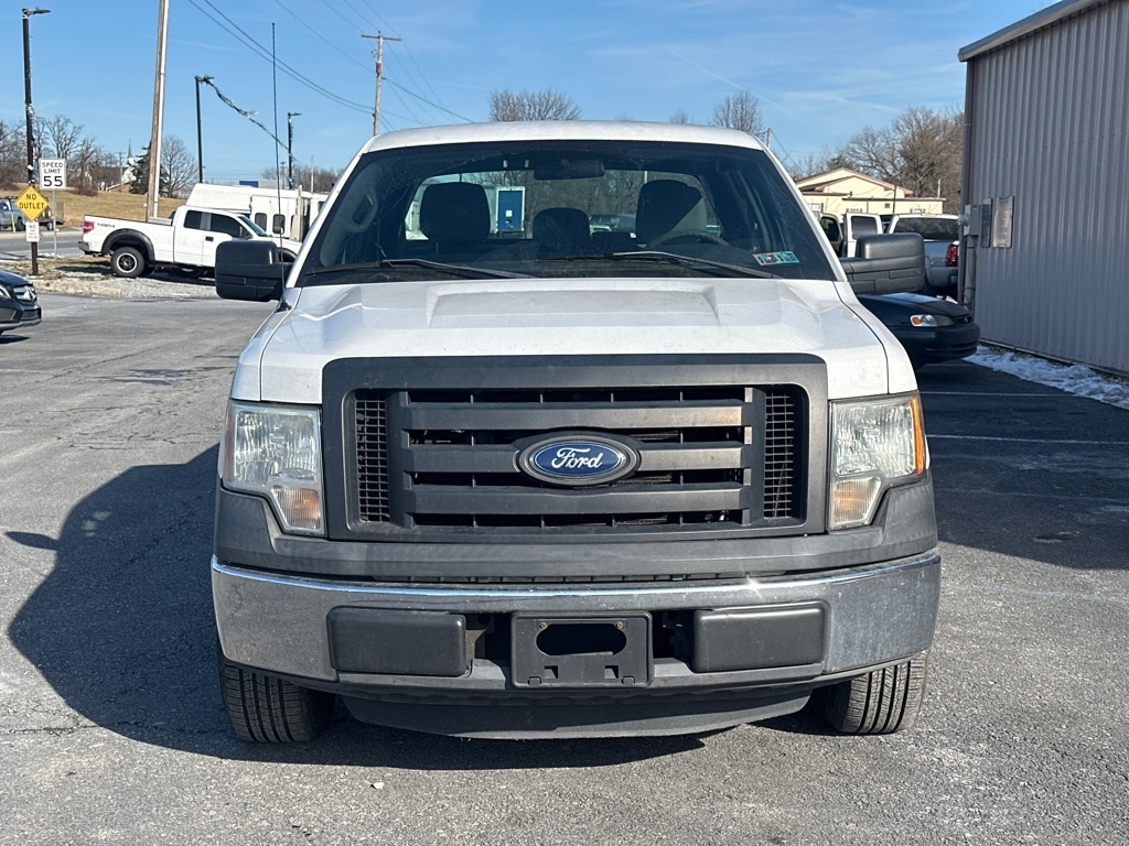 Ford F150 XL SuperCab 8-ft. Bed 2WD 2011
