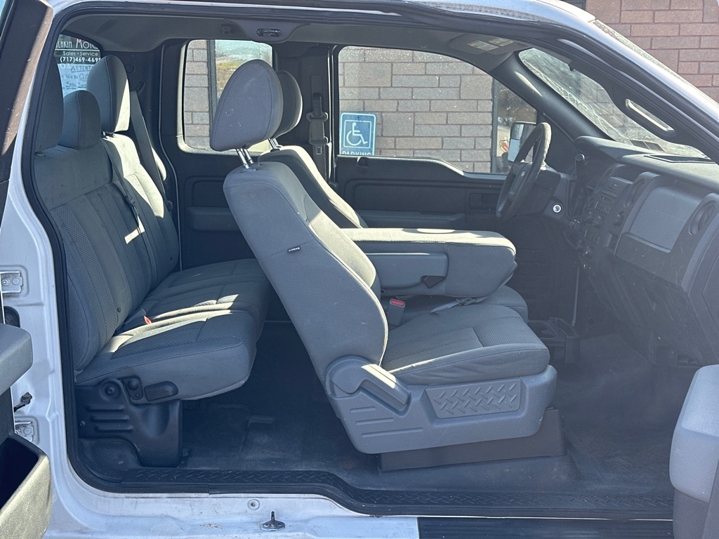 Ford F150 XL SuperCab 8-ft. Bed 2WD 2011