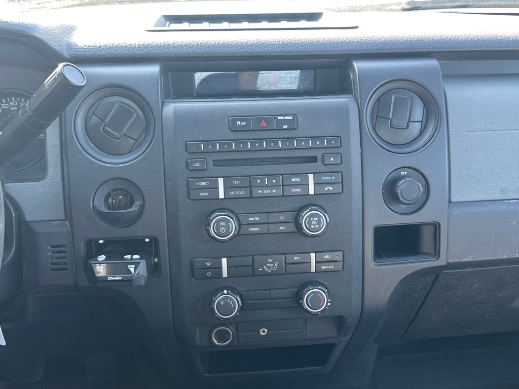 Ford F150 XL SuperCab 8-ft. Bed 2WD 2011