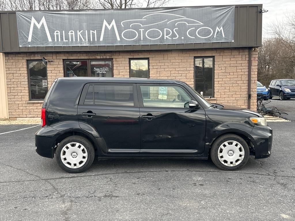 Scion xB 5-Door Wagon 5-Spd MT 2011