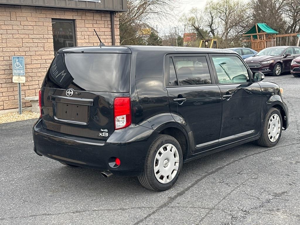 Scion xB 5-Door Wagon 5-Spd MT 2011