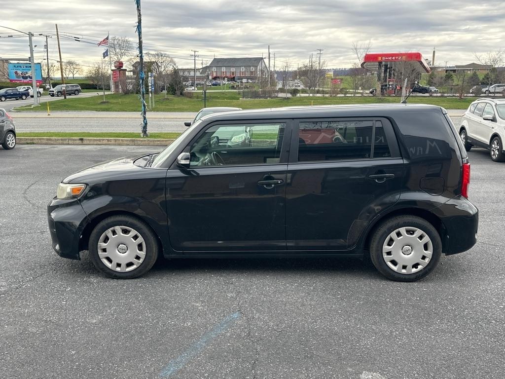 Scion xB 5-Door Wagon 5-Spd MT 2011