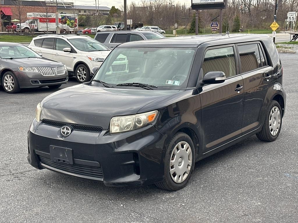 Scion xB 5-Door Wagon 5-Spd MT 2011