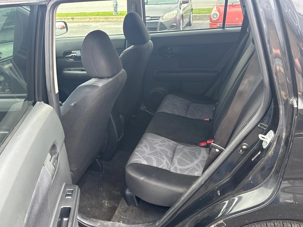 Scion xB 5-Door Wagon 5-Spd MT 2011