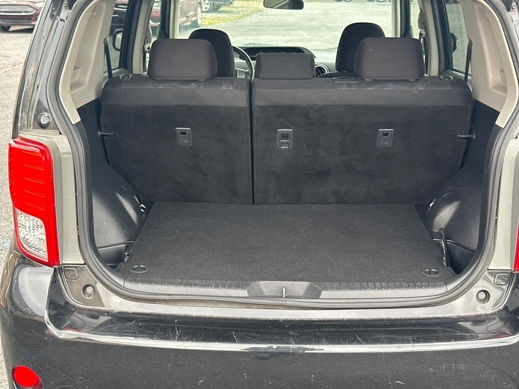 Scion xB 5-Door Wagon 5-Spd MT 2011