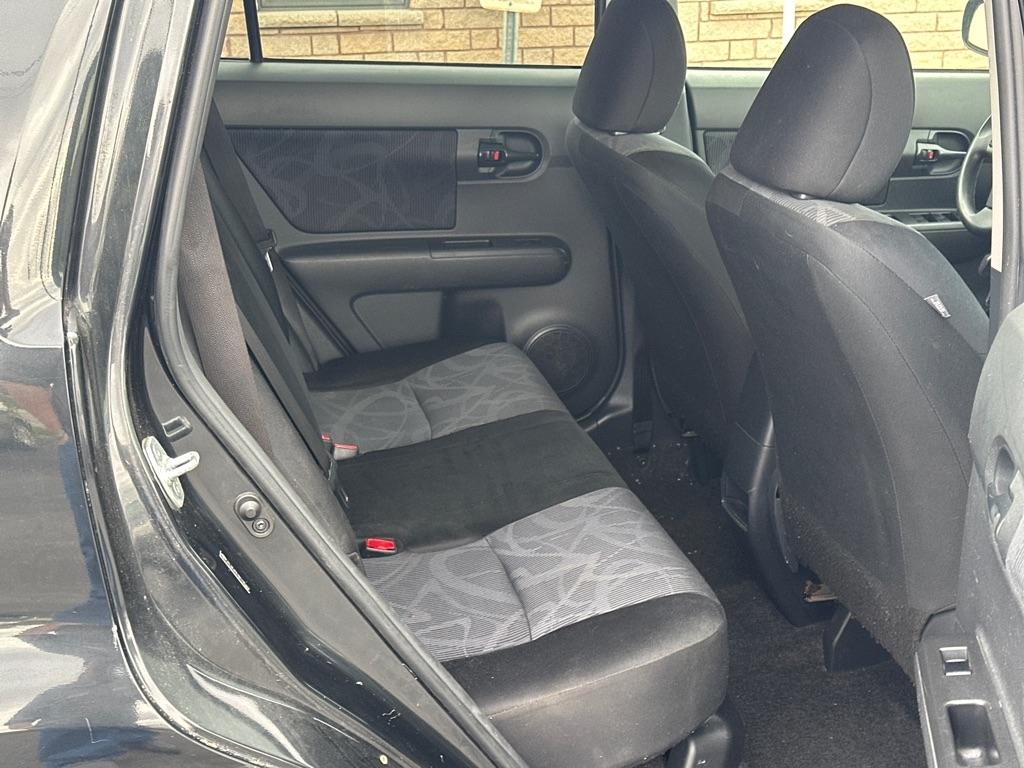 Scion xB 5-Door Wagon 5-Spd MT 2011