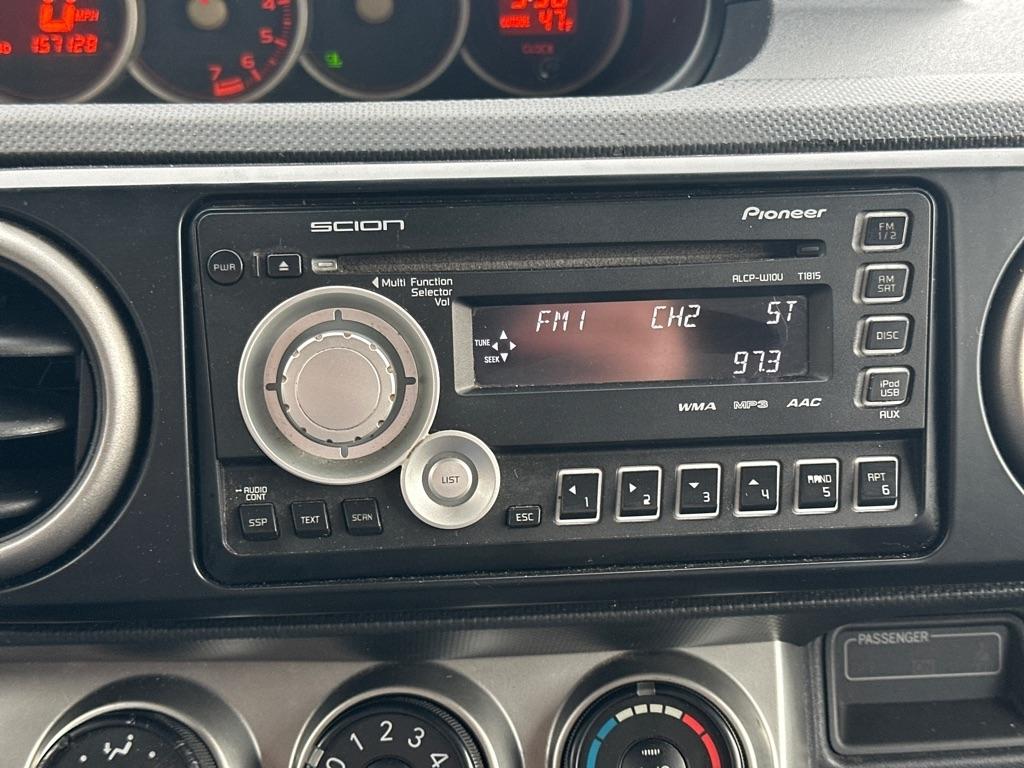 Scion xB 5-Door Wagon 5-Spd MT 2011