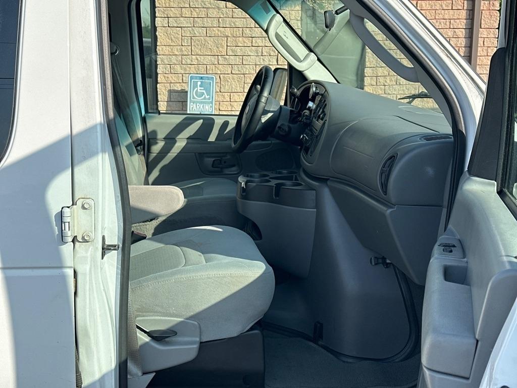 Ford Econoline E-150 2008