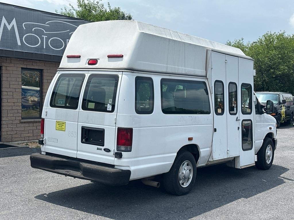 Ford Econoline E-350 Super Duty Extended 2012