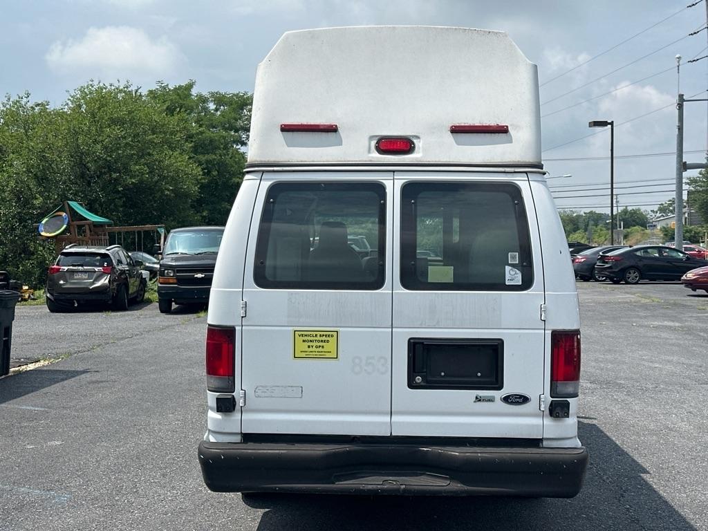 Ford Econoline E-350 Super Duty Extended 2012