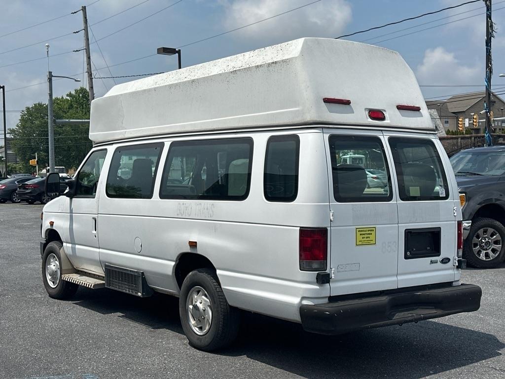 Ford Econoline E-350 Super Duty Extended 2012