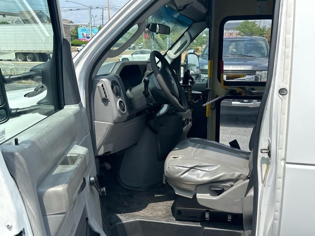 Ford Econoline E-350 Super Duty Extended 2012