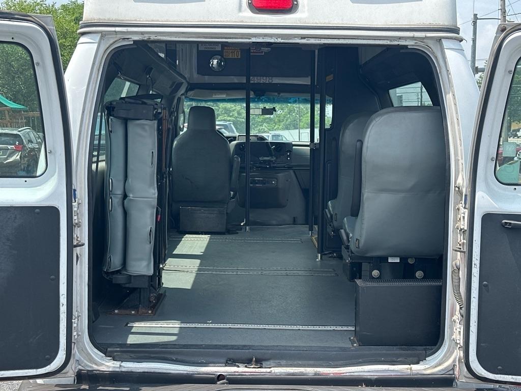 Ford Econoline E-350 Super Duty Extended 2012