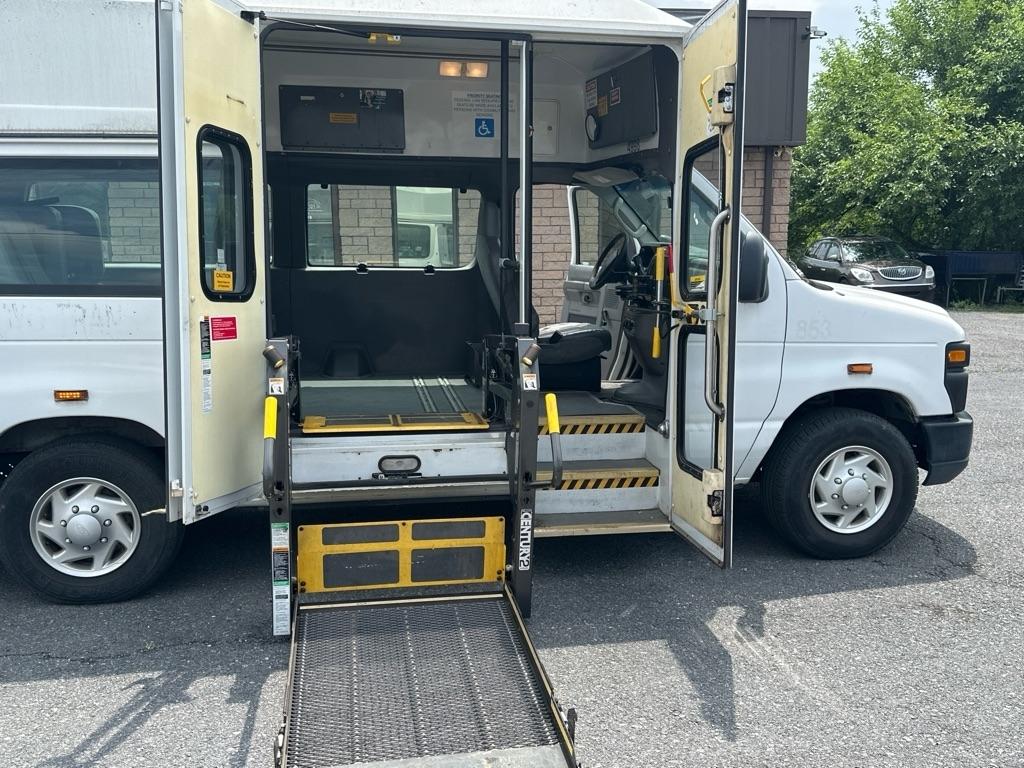 Ford Econoline E-350 Super Duty Extended 2012