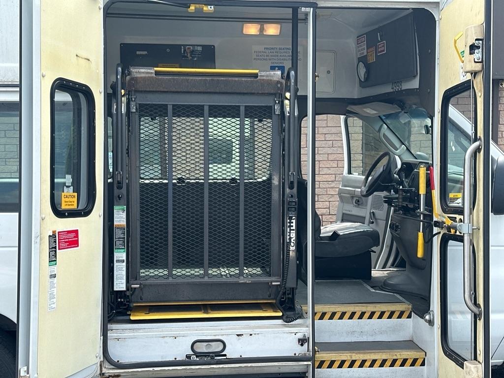 Ford Econoline E-350 Super Duty Extended 2012