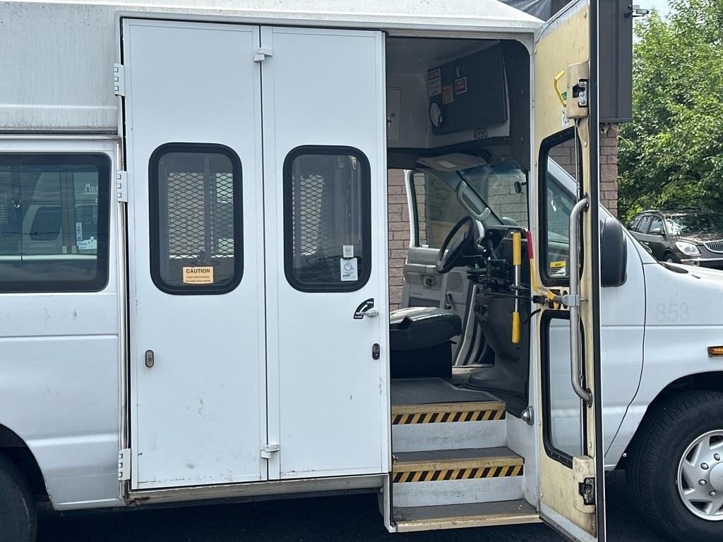 Ford Econoline E-350 Super Duty Extended 2012