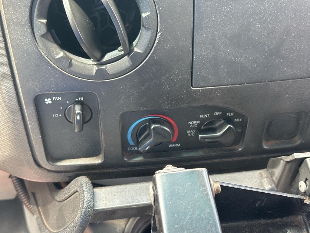 Ford Econoline E-350 Super Duty Extended 2012