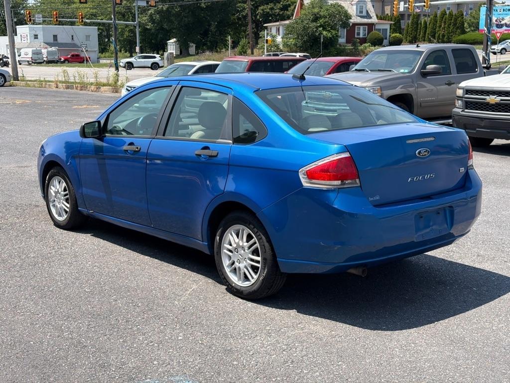 Ford Focus SE Sedan 2010