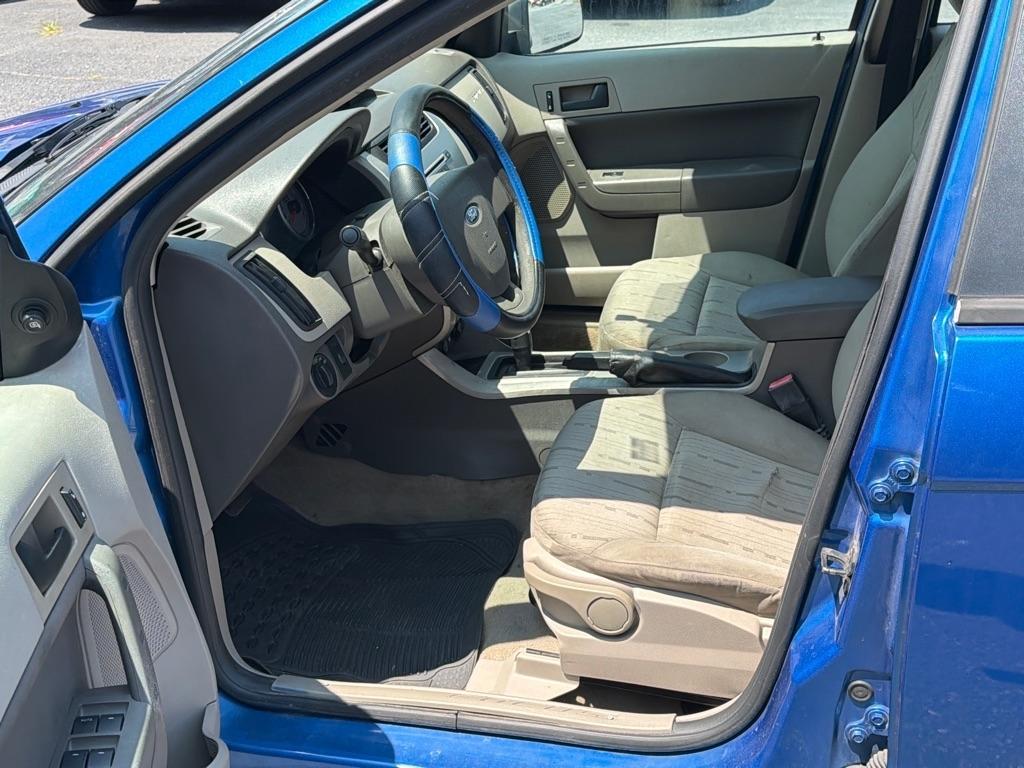 Ford Focus SE Sedan 2010