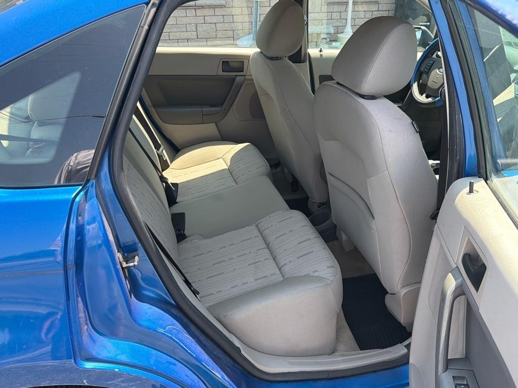 Ford Focus SE Sedan 2010