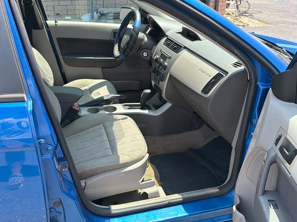 Ford Focus SE Sedan 2010