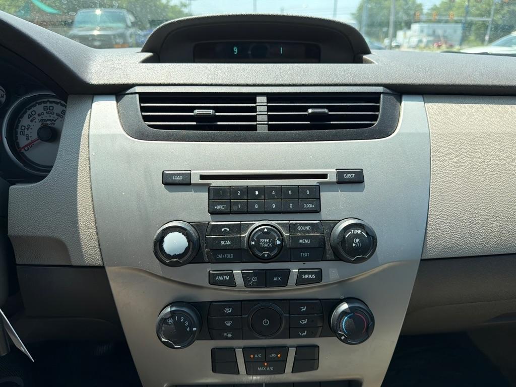 Ford Focus SE Sedan 2010