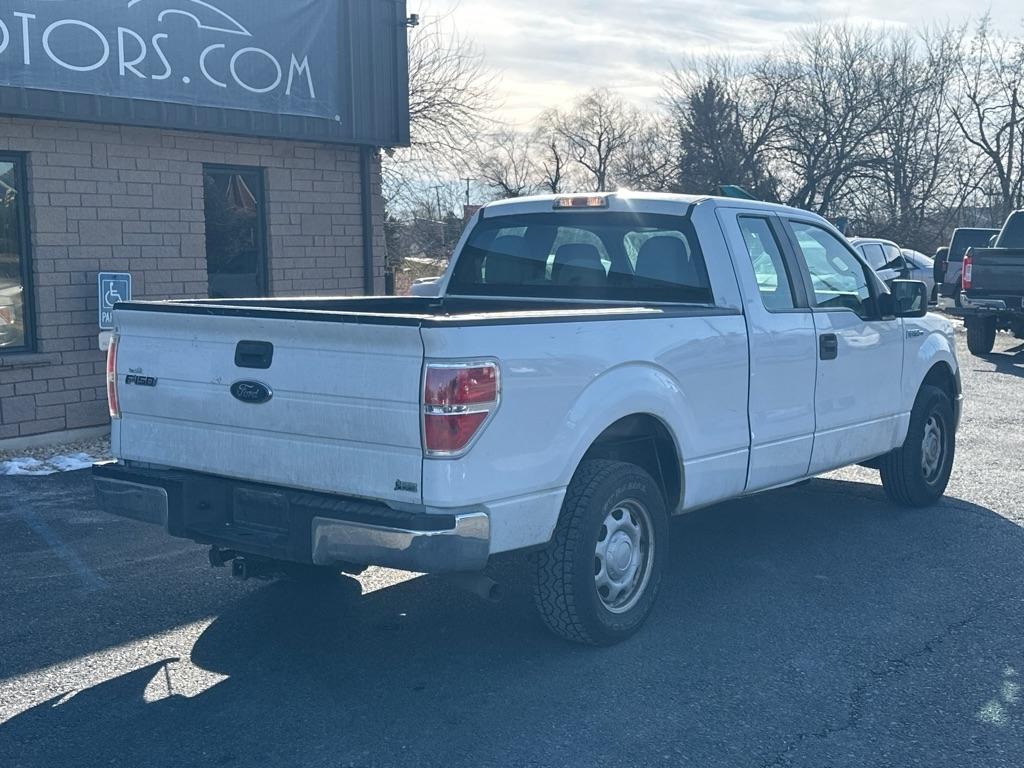 Ford F150 XL SuperCab 8-ft. Bed 2WD 2011