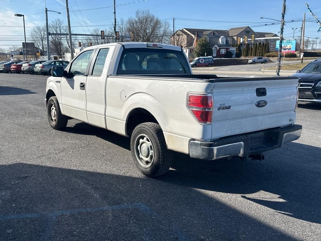 Ford F150 XL SuperCab 8-ft. Bed 2WD 2011