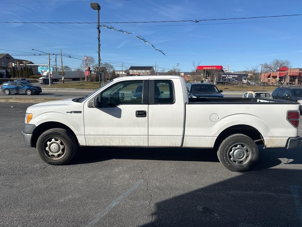 Ford F150 XL SuperCab 8-ft. Bed 2WD 2011