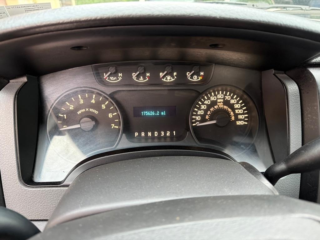 Ford F150 XL SuperCab 8-ft. Bed 2WD 2011