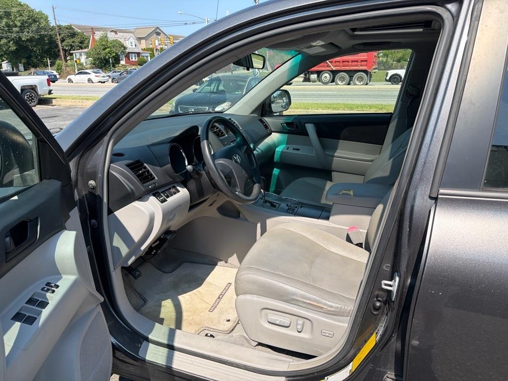 Toyota Highlander Base 4WD 2008