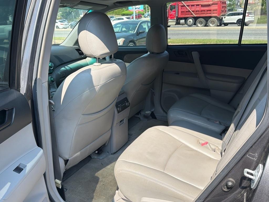 Toyota Highlander Base 4WD 2008